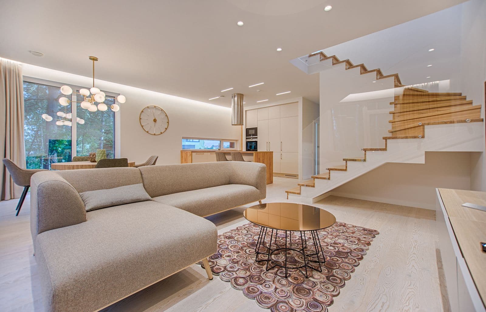 Sala de estar moderna, fresca y luminosa — Aire acondicionado central en Bucaramanga y Barranquilla
